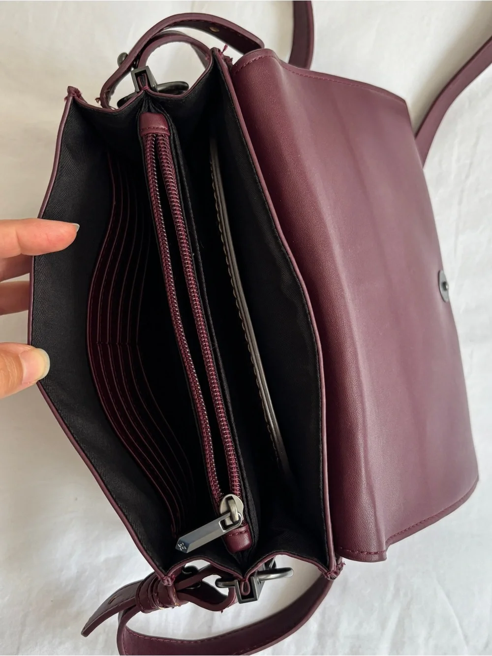 Sam Edelman compact burgundy